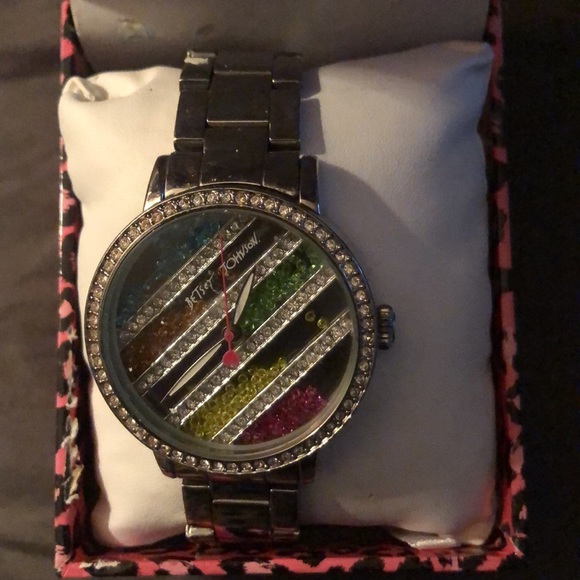 Beautiful Betsey Johnson timepiece - Picture 2 of 2